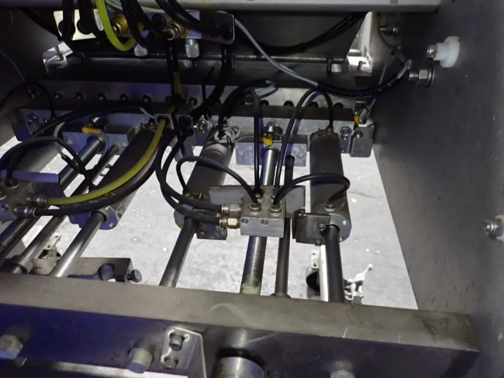 Hinds Bock 22" X 32" Filling Machine - 13p-01