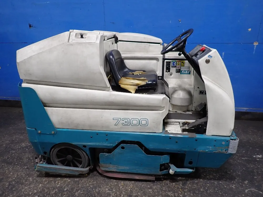 Tennant 47" Floor Scrubber - 7300