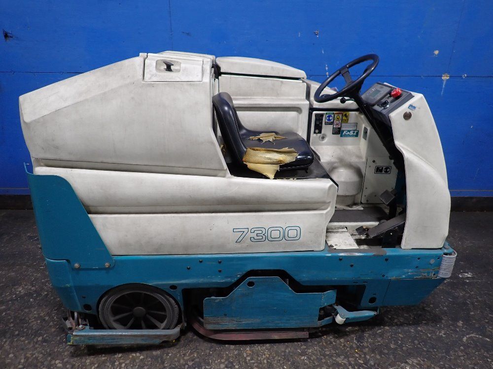 Tennant 47" Floor Scrubber - 7300