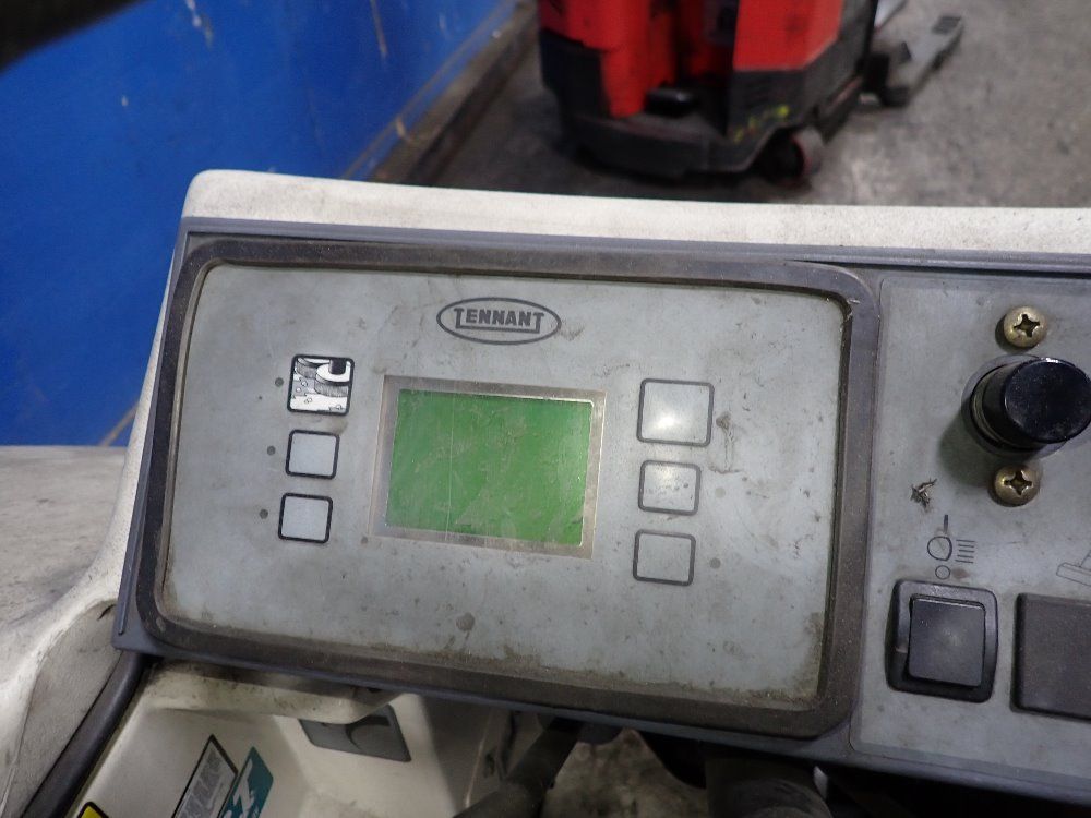 Tennant 47" Floor Scrubber - 7300