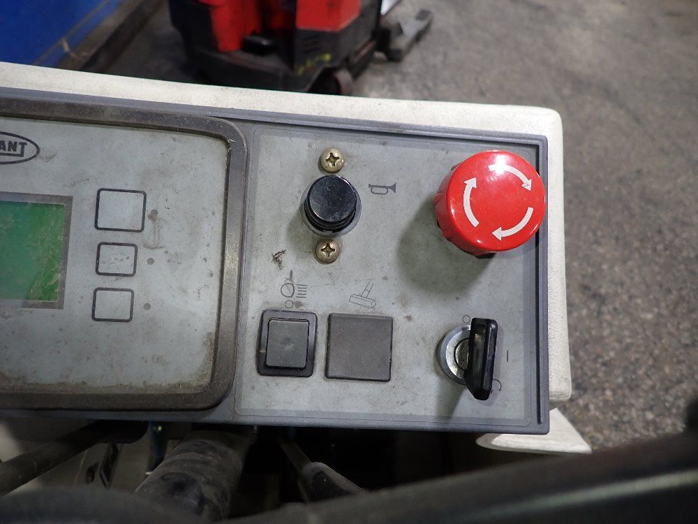 Tennant 47" Floor Scrubber - 7300