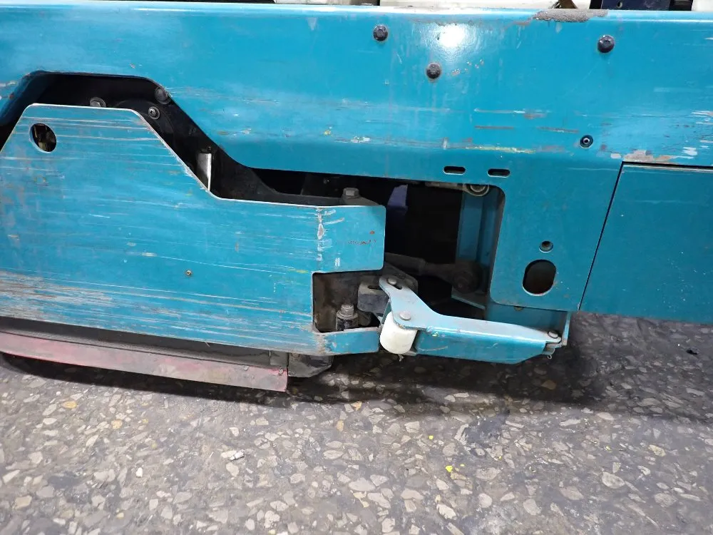 Tennant 47" Floor Scrubber - 7300