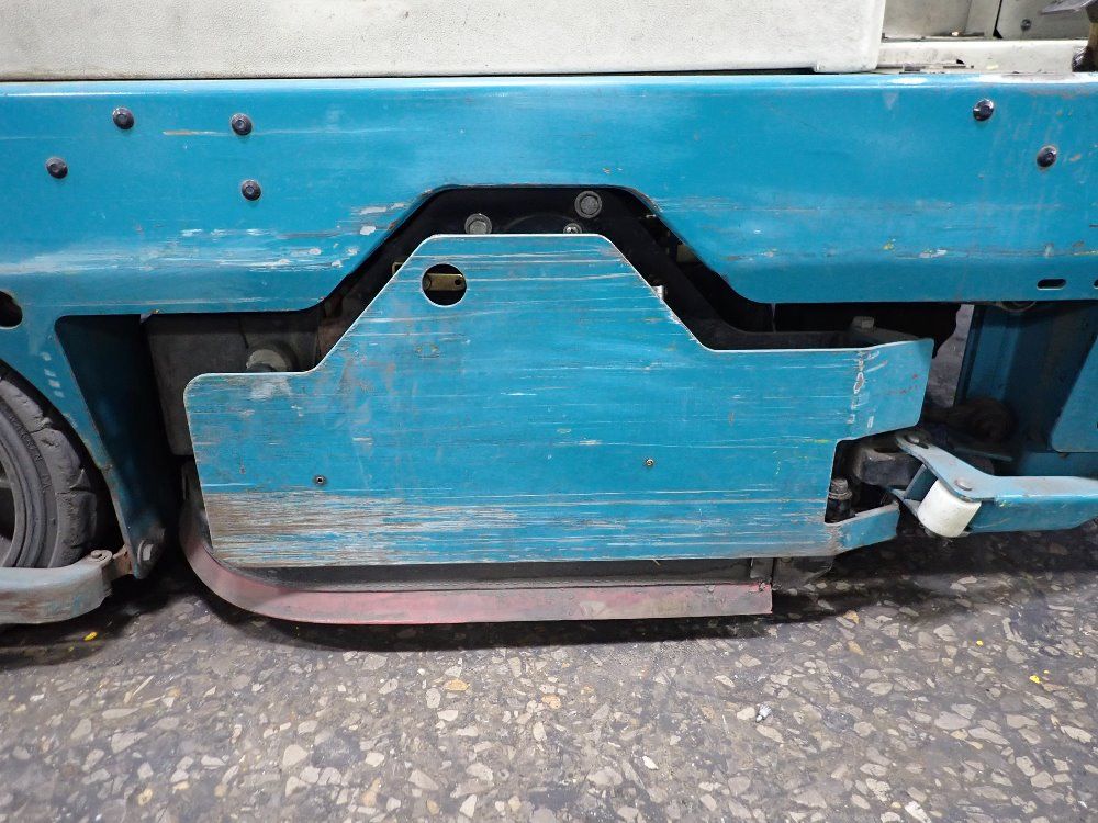 Tennant 47" Floor Scrubber - 7300