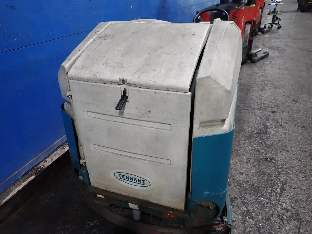 Tennant 47" Floor Scrubber - 7300