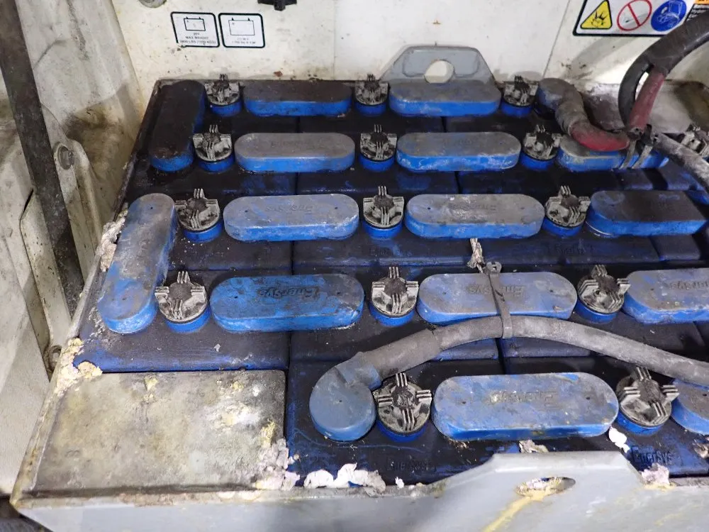 Tennant 47" Floor Scrubber - 7300