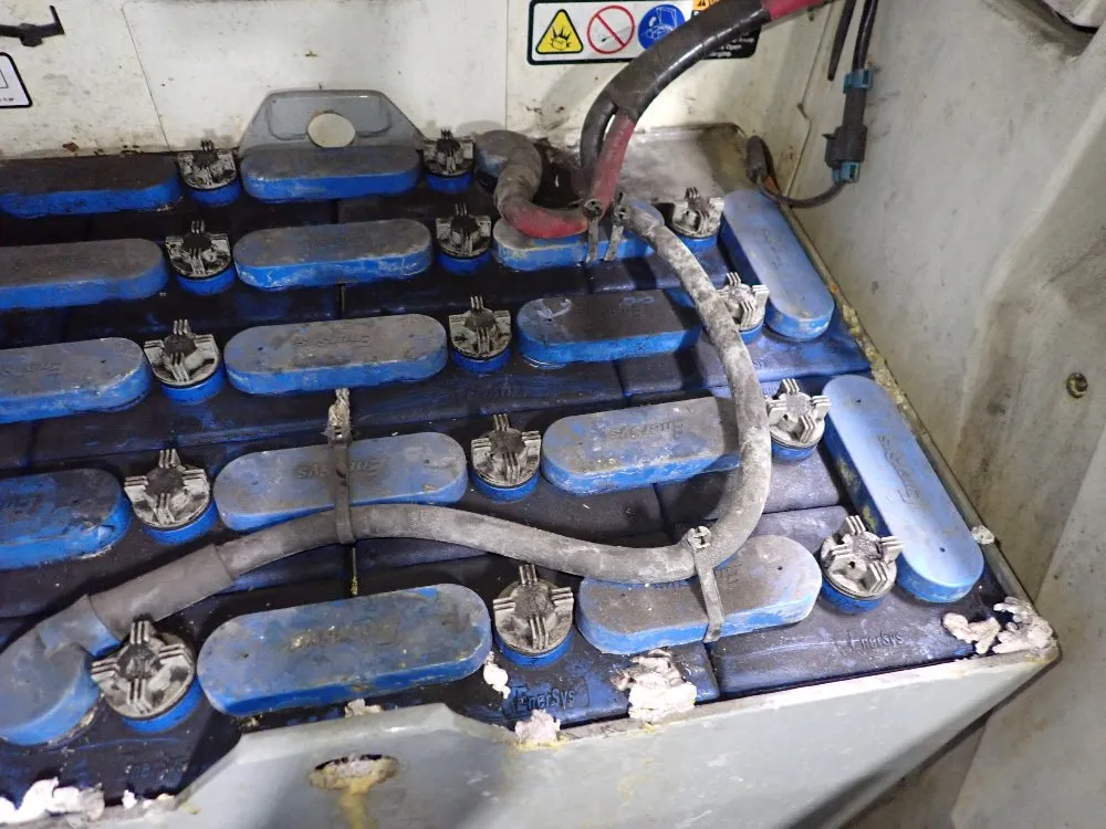 Tennant 47" Floor Scrubber - 7300