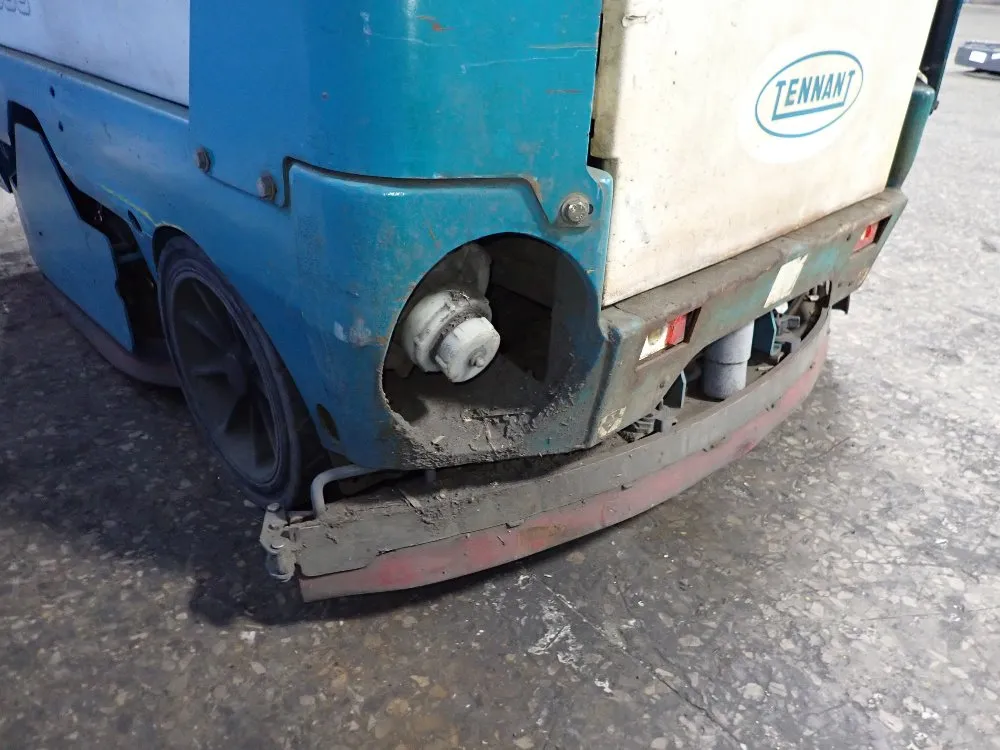 Tennant 47" Floor Scrubber - 7300