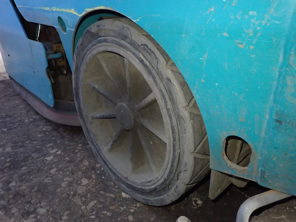 Tennant 47" Floor Scrubber - 7300