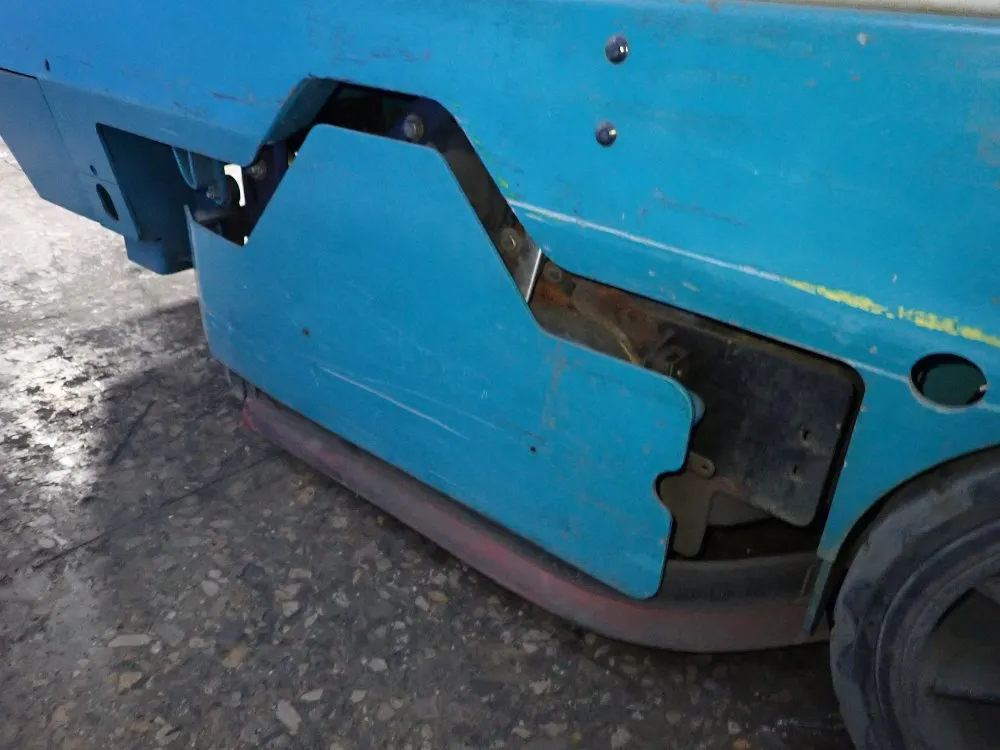 Tennant 47" Floor Scrubber - 7300