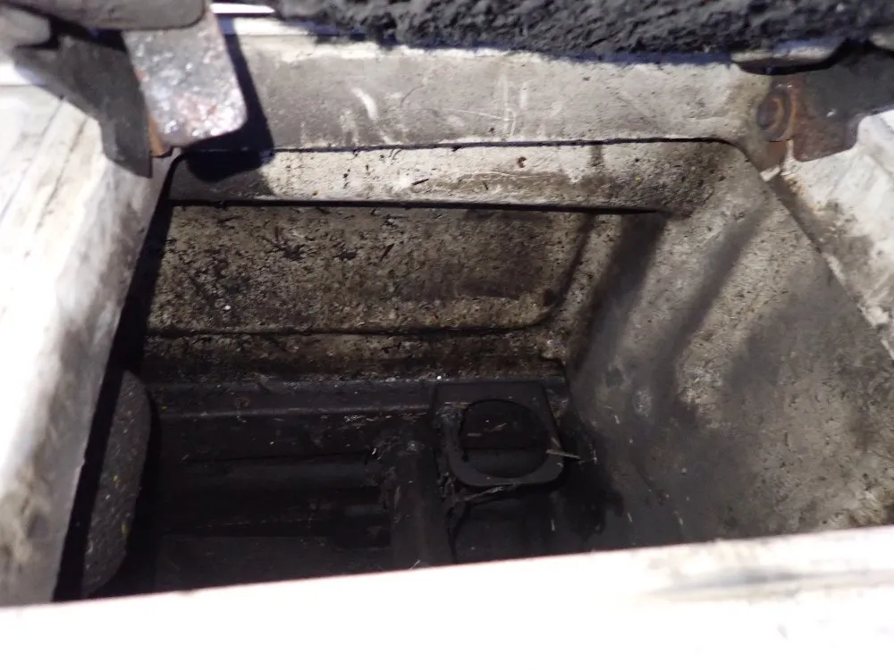 Tennant 47" Floor Scrubber - 7300