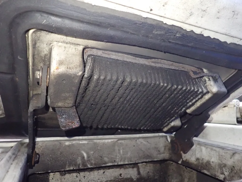 Tennant 47" Floor Scrubber - 7300