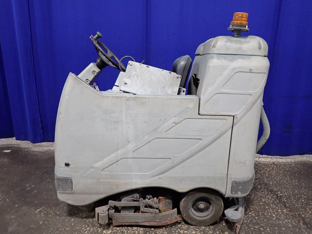 Nilfisk Advance 43" Floor Scrubber - Adgressor 3220c
