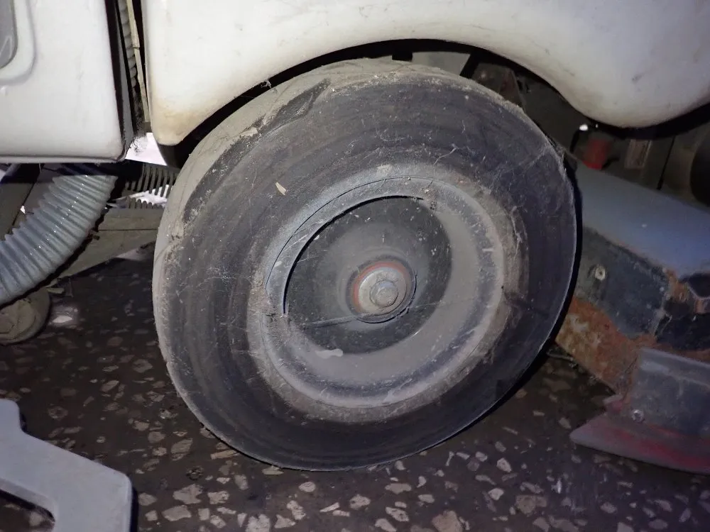 Nilfisk Advance 43" Floor Scrubber - Adgressor 3220c