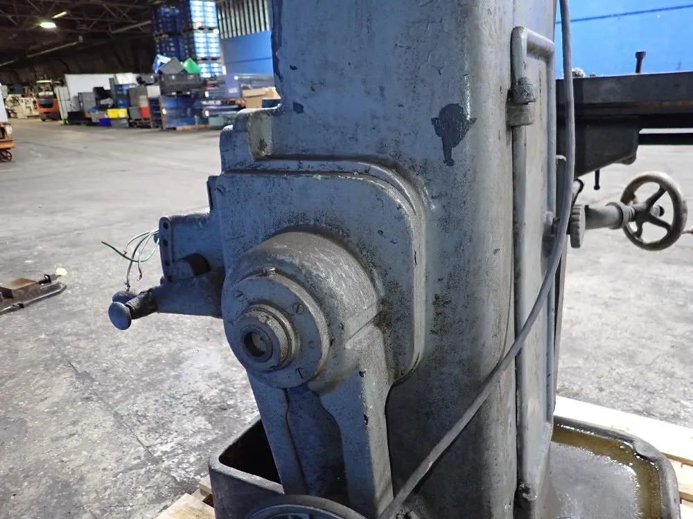 Brown & Sharpe 11 3/4" X 32" Vertical Mill - No.1