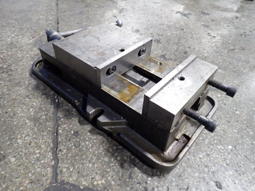 Kurt 8" Vise - D80