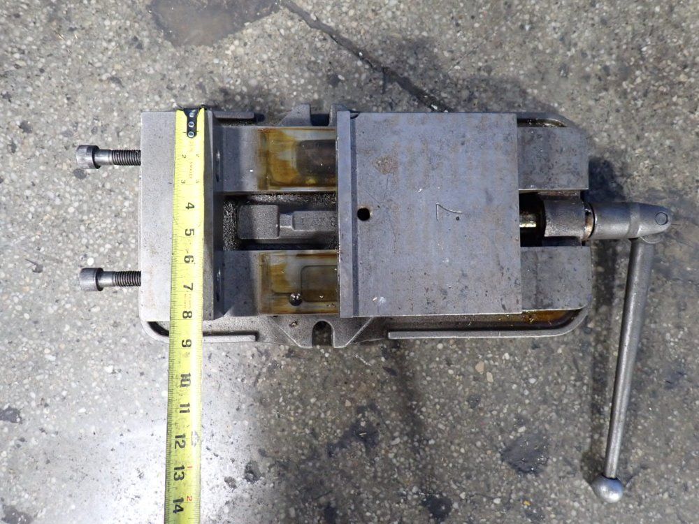 Kurt 8" Vise - D80
