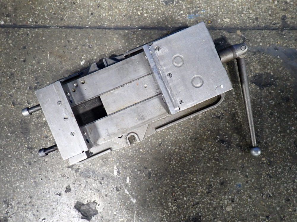 Kurt 8" Vise