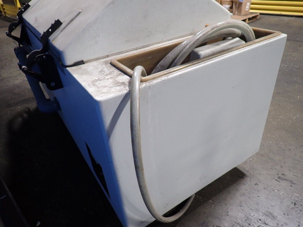 Q-lab 34" X 58" X 18" Cyclic Corrosion Tester - Q-fog/55p1100