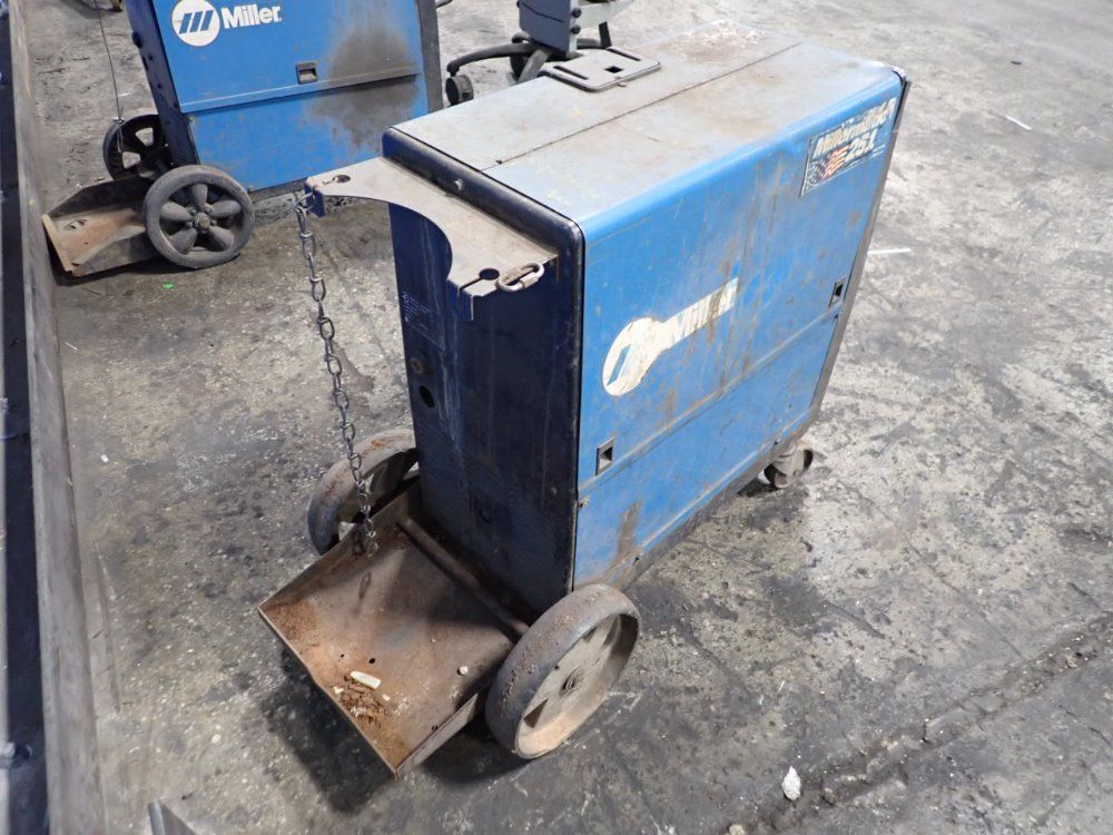Miller 200 Amp Welder - Millermatic 251