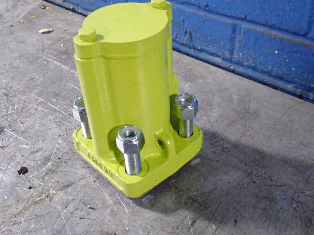 Cleveland Vibrator Co Impact Piston Vibrator - 1200 Vm