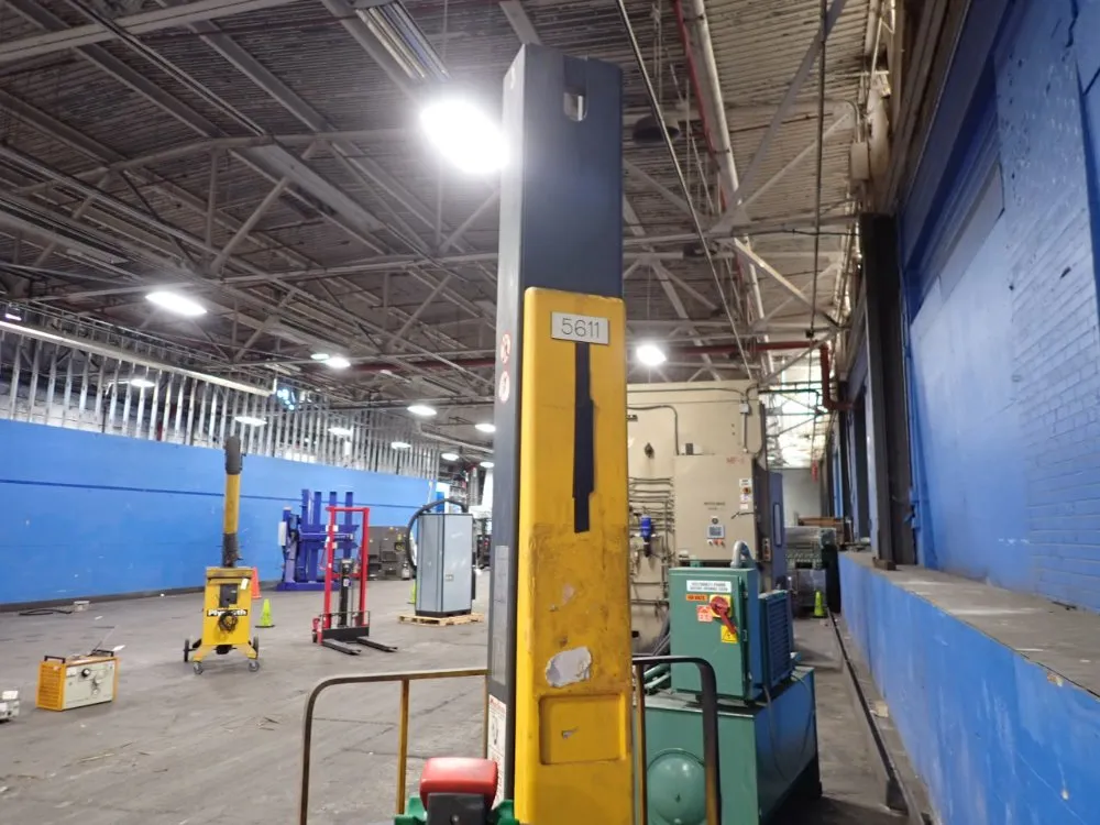 1000 Kg Straddle Lift - Emc B10 79