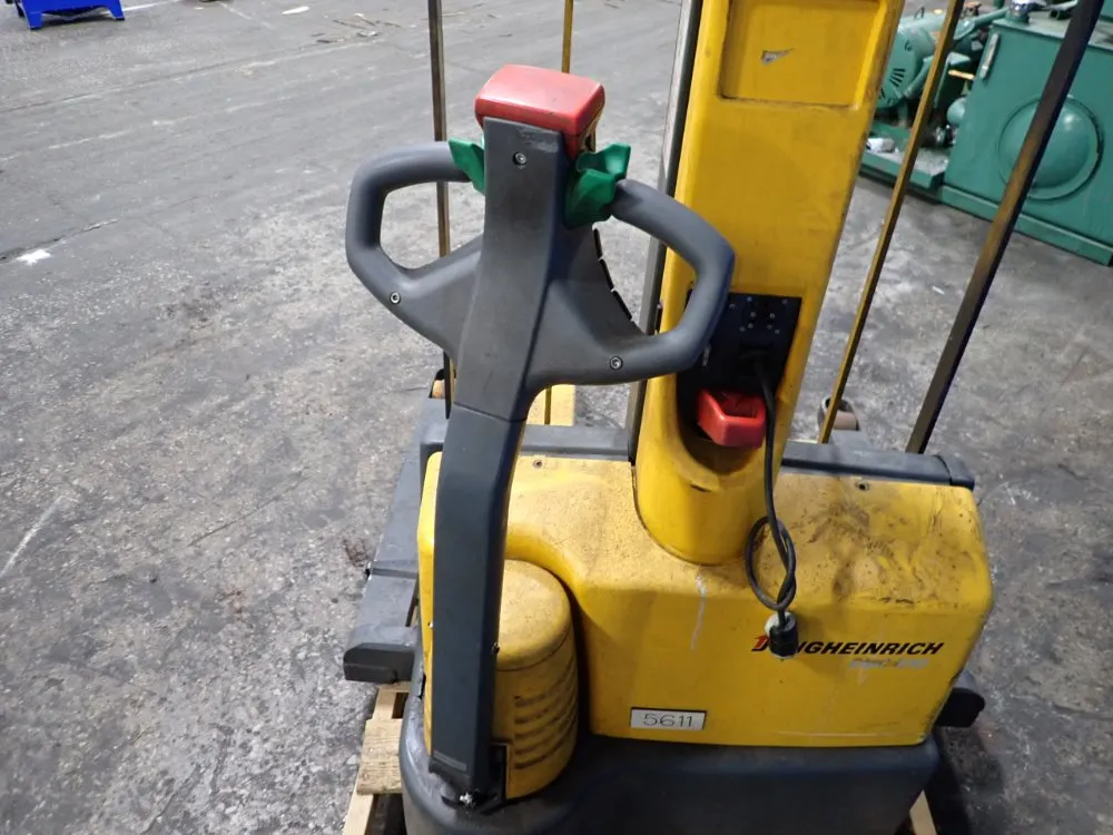 1000 Kg Straddle Lift - Emc B10 79