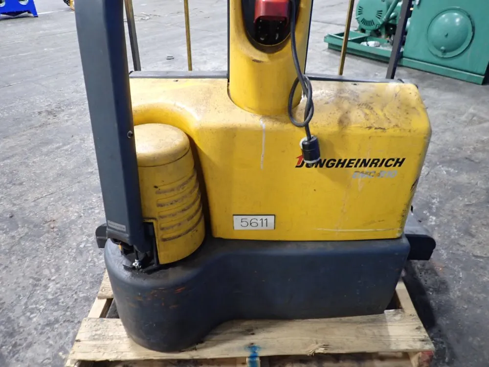 1000 Kg Straddle Lift - Emc B10 79