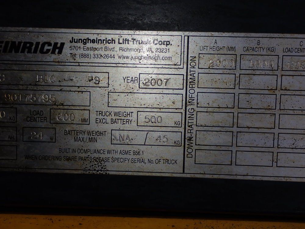 1000 Kg Straddle Lift - Emc B10 79