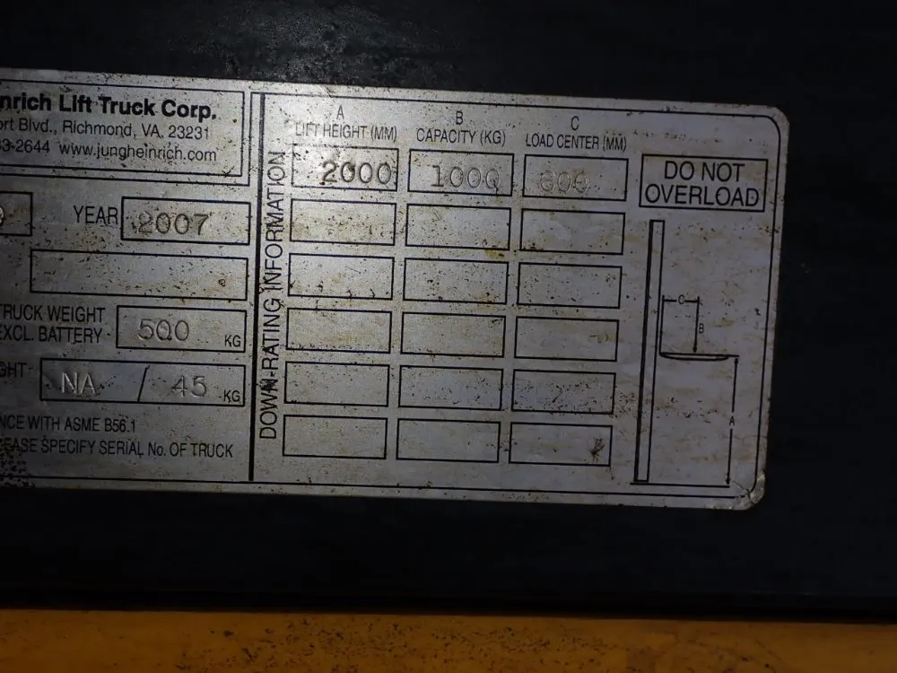 1000 Kg Straddle Lift - Emc B10 79