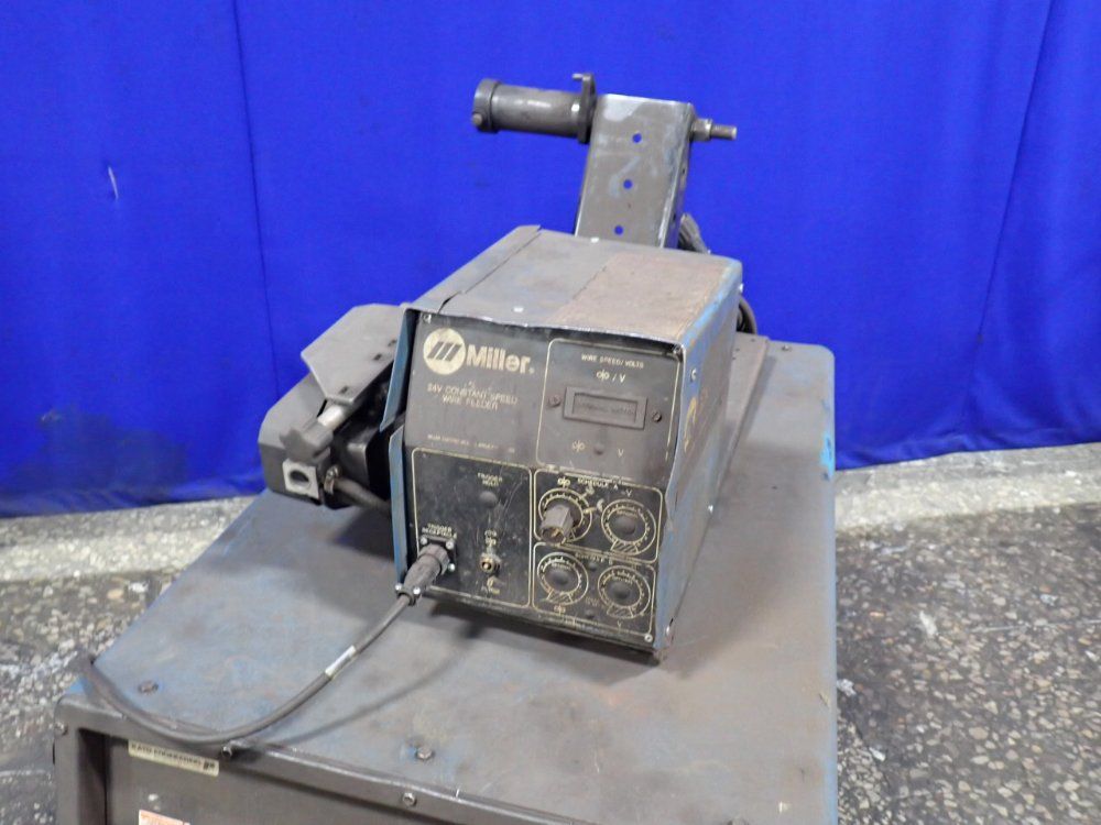 Miller 450a Welder W/ Wire Feeder - Deltaweld 452