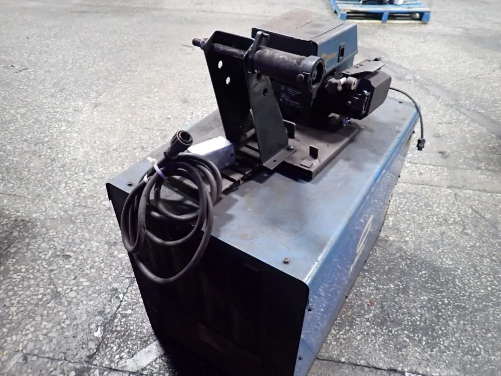 Miller 450a Welder W/ Wire Feeder - Deltaweld 452
