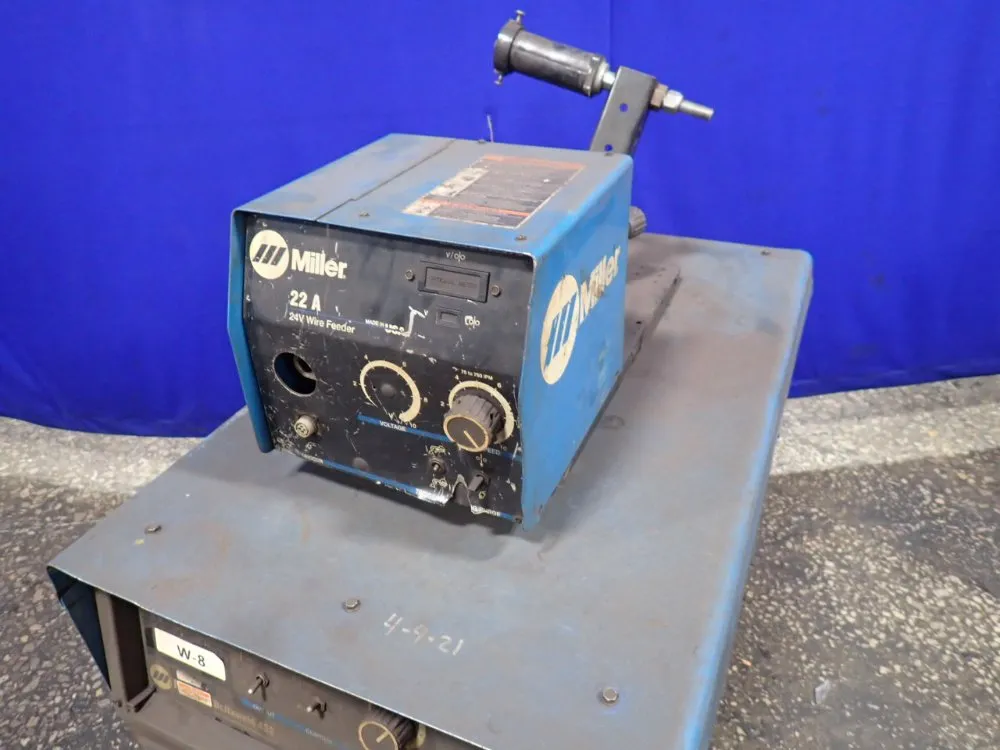 Miller 450a Welder W/ Wire Feeder - Deltaweld 452