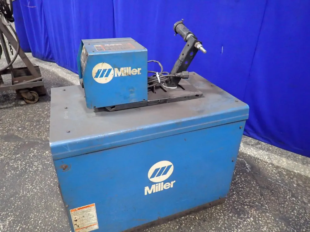 Miller 450a Welder W/ Wire Feeder - Deltaweld 452