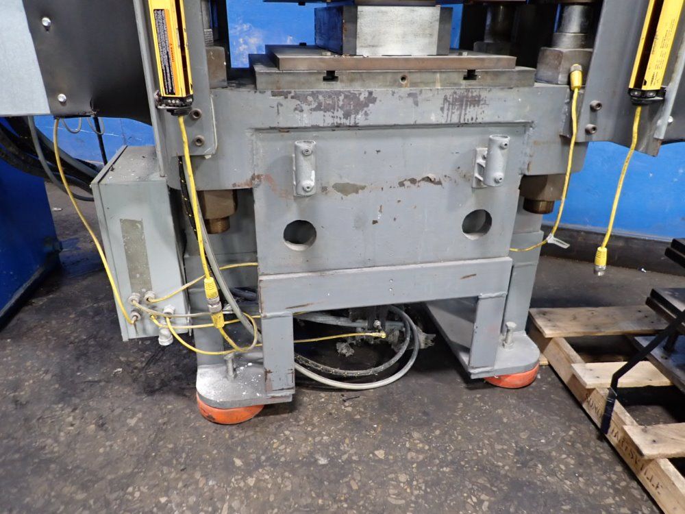 Ram 250 Ton 4-post Hydraulic Press