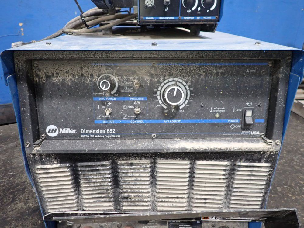 Miller 650 Amp Welder - Dimension 652