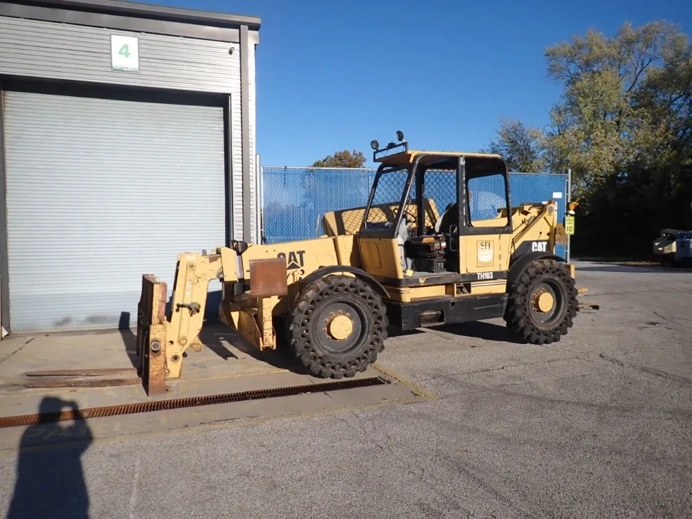 Catepillar 10,000 Lbs Gas Powered Telehandler - Th103