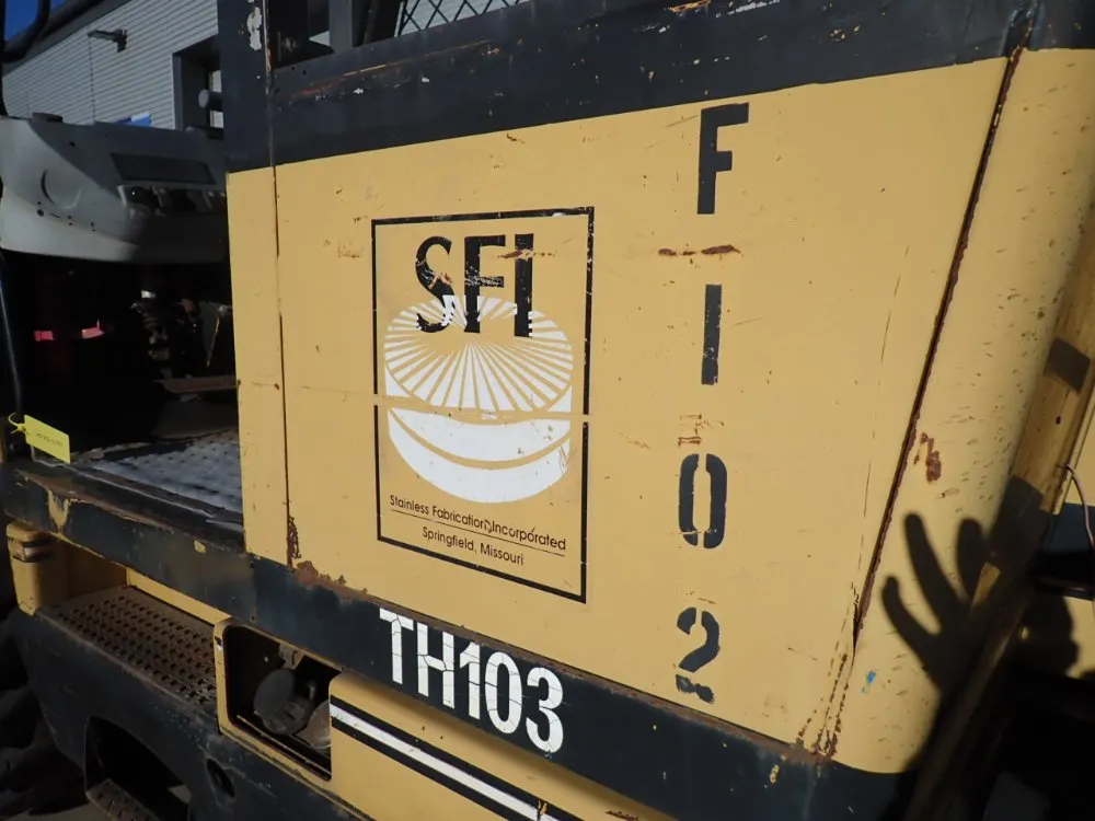 Catepillar 10,000 Lbs Gas Powered Telehandler - Th103