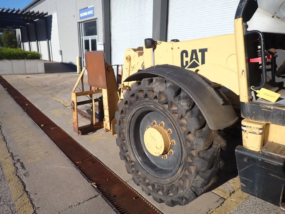 Catepillar 10,000 Lbs Gas Powered Telehandler - Th103