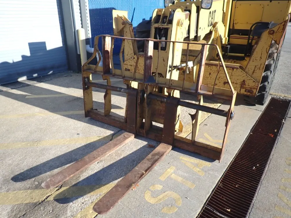 Catepillar 10,000 Lbs Gas Powered Telehandler - Th103