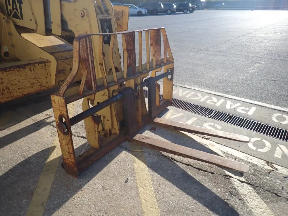 Catepillar 10,000 Lbs Gas Powered Telehandler - Th103