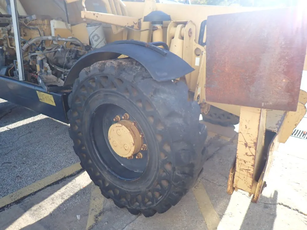 Catepillar 10,000 Lbs Gas Powered Telehandler - Th103