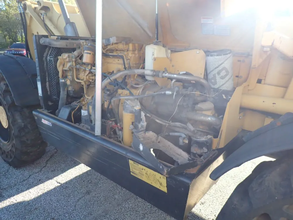 Catepillar 10,000 Lbs Gas Powered Telehandler - Th103