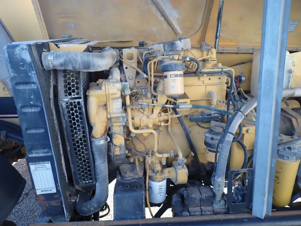 Catepillar 10,000 Lbs Gas Powered Telehandler - Th103