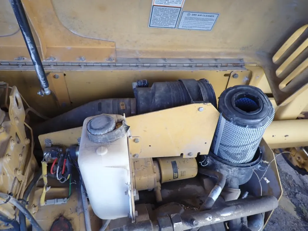 Catepillar 10,000 Lbs Gas Powered Telehandler - Th103