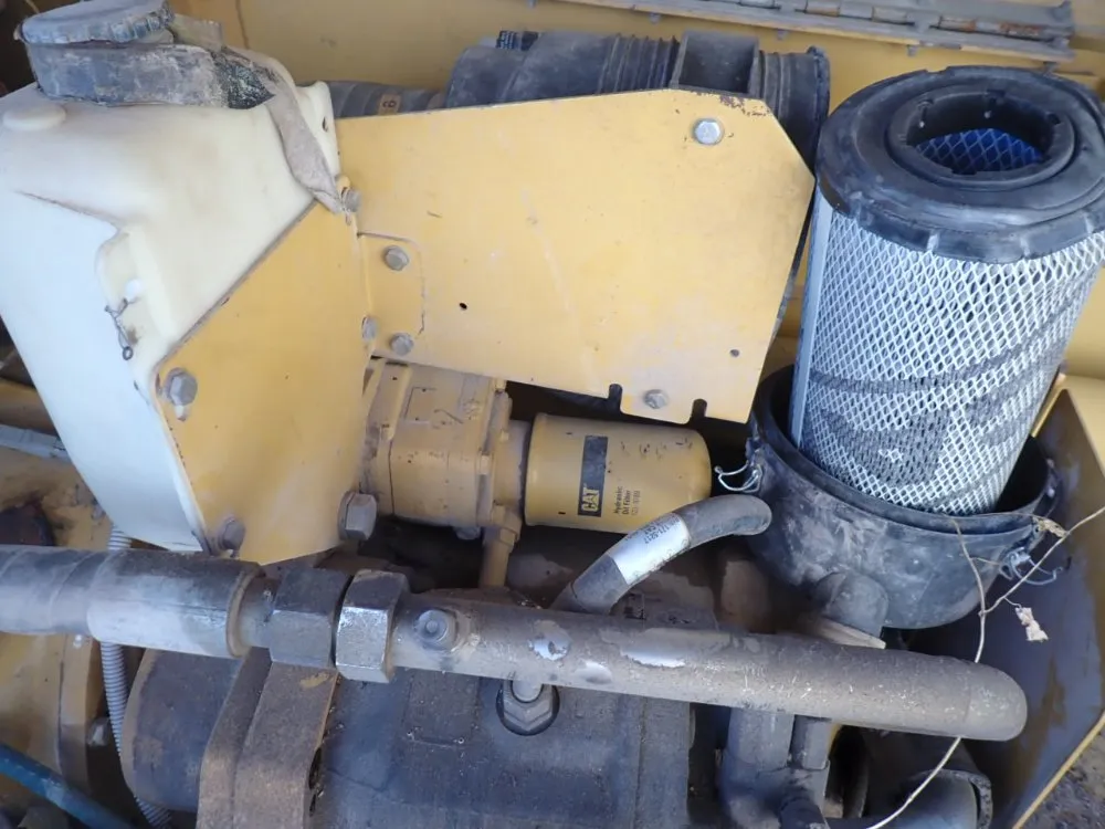 Catepillar 10,000 Lbs Gas Powered Telehandler - Th103