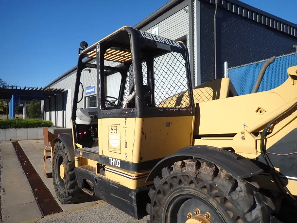 Catepillar 10,000 Lbs Gas Powered Telehandler - Th103