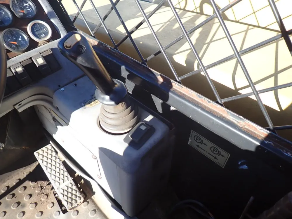 Catepillar 10,000 Lbs Gas Powered Telehandler - Th103