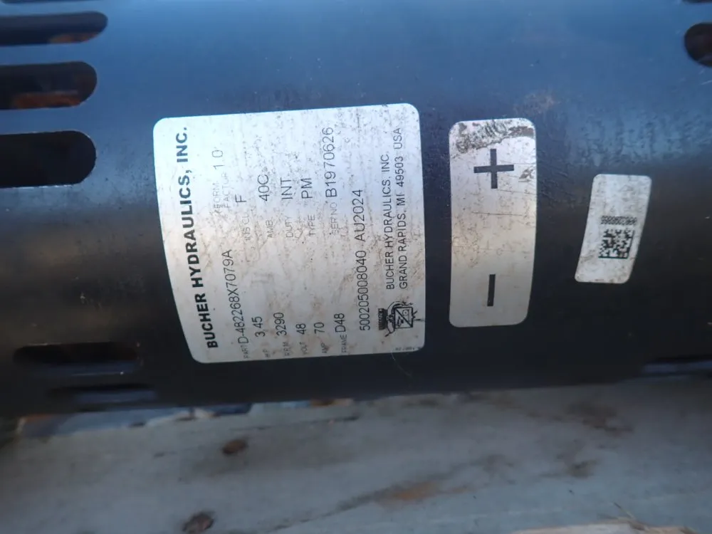 Catepillar 10,000 Lbs Gas Powered Telehandler - Th103