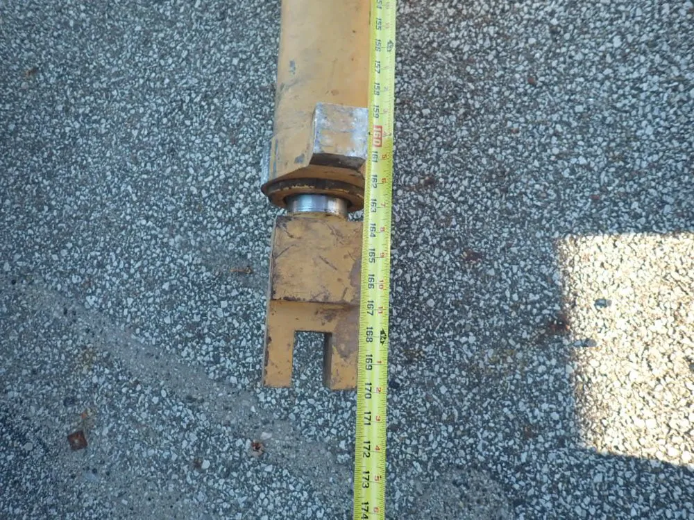 Catepillar 10,000 Lbs Gas Powered Telehandler - Th103