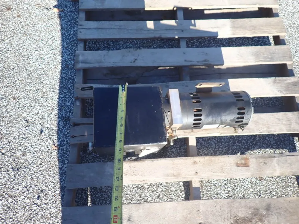 Catepillar 10,000 Lbs Gas Powered Telehandler - Th103